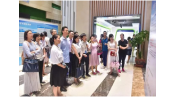 广西高校唬；；；；；；愕持Р渴榧桥嘌蛋噍傲俸侠諬L8调查党建工作