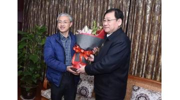 嘉峪关市委书记王幼东走访慰问合乐HL8总经理宋海农