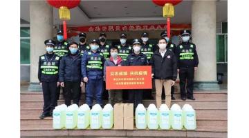 与战“疫」剡同业，，，，，，，，合乐HL8向嘉峪关市公安局高新分局捐赠防疫物资